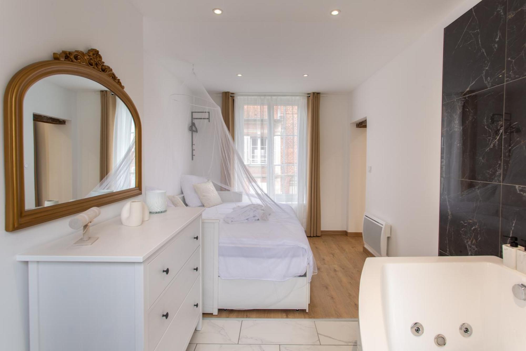 L'Amour Vrai - Love Room -T2 Elegant Et Romantique Abbeville Esterno foto